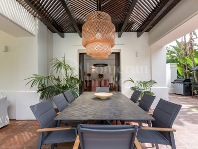 Villa Verona – Ett Stenkast från Stranden i Casasola, Estpona