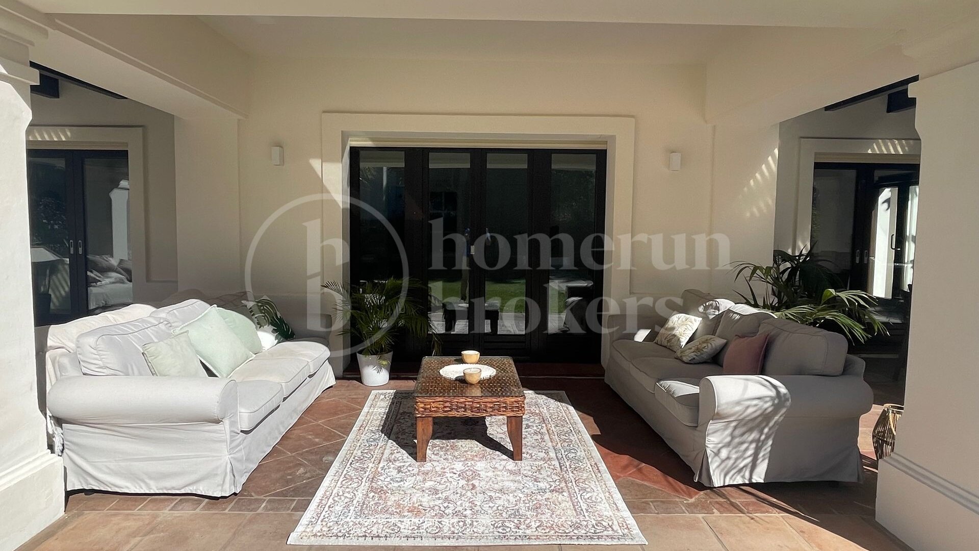 Villa Verona – Ett Stenkast från Stranden i Casasola, Estpona