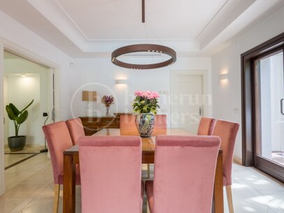 Villa Verona – Ett Stenkast från Stranden i Casasola, Estpona