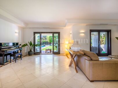 Villa Verona - Steps from the Beach in Casasola, Estepona