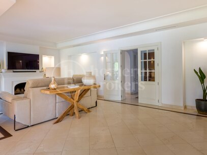 Villa Verona – Ett Stenkast från Stranden i Casasola, Estpona