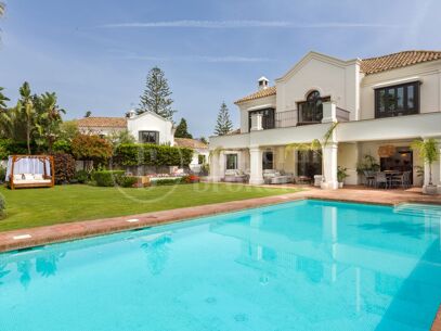 Villa Verona - Steps from the Beach in Casasola, Estepona