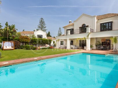 Villa Verona – Ett Stenkast från Stranden i Casasola, Estpona