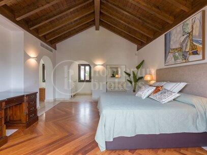 Villa Verona – Ett Stenkast från Stranden i Casasola, Estpona