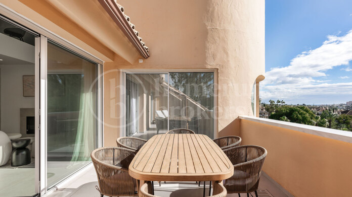 Apartment Breeze - Frontline Golf in Las Brisas Country Club, Nueva Andalucia