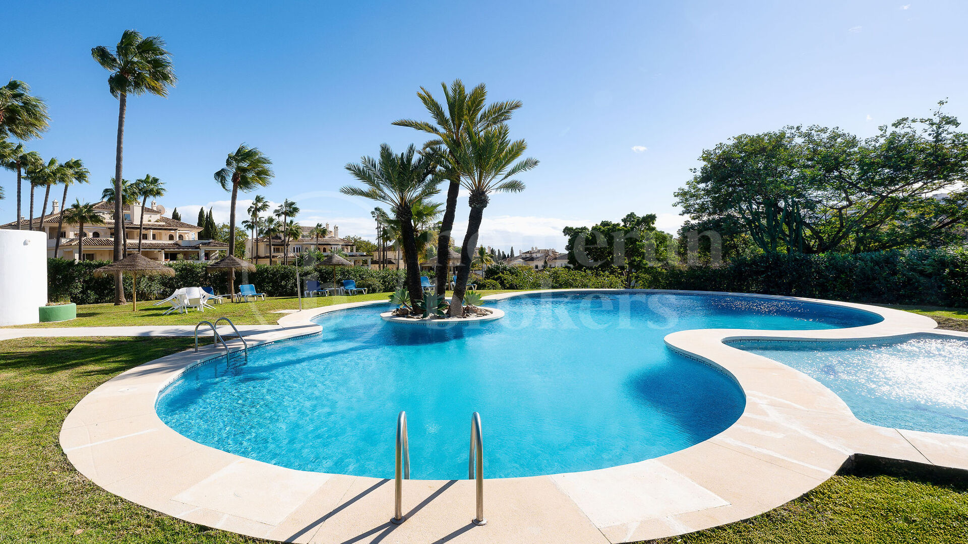 Apartment Breeze - Frontline Golf in Las Brisas Country Club, Nueva Andalucia