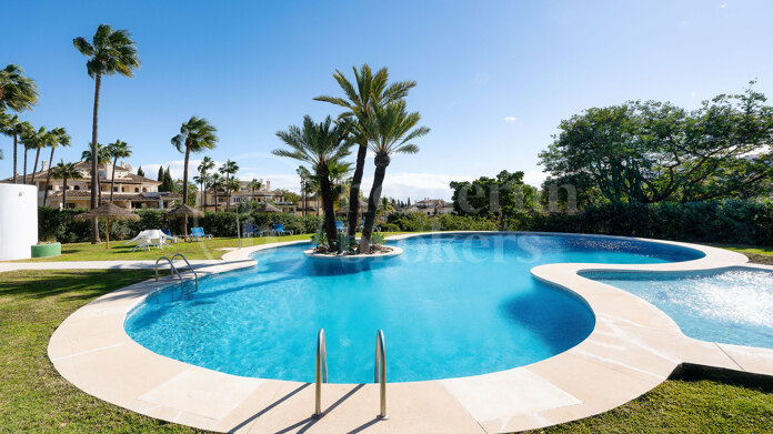 Apartment Breeze - Frontline Golf in Las Brisas Country Club, Nueva Andalucia