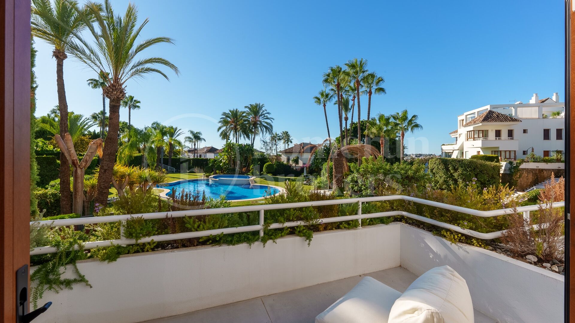 Apartment Alcores - Fullt Renoverad Fyrarumslägenhet i Nueva Andalucía