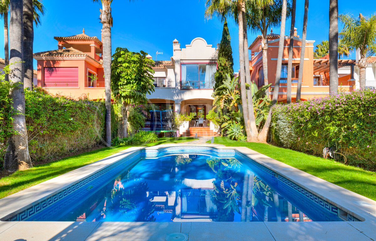 Semi Detached Villa La Alzambra, Nueva Andalucia
