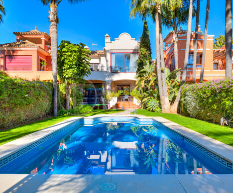 Villa La Alzambra - Semi-Detached Villa in Puerto Banús, Marbella