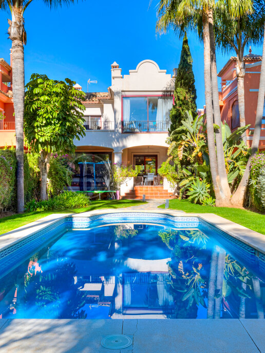 Villa La Alzambra - Semi-Detached Villa in Puerto Banús, Marbella