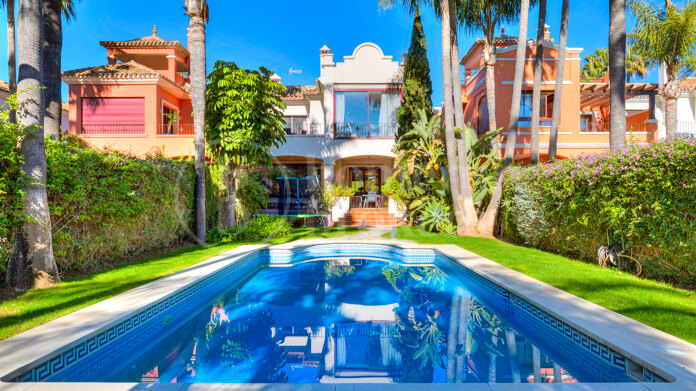 Villa La Alzambra - Semi-Detached Villa in Puerto Banús, Marbella
