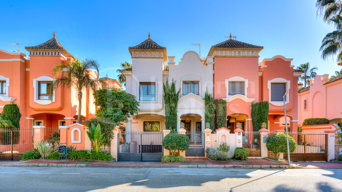 Villa La Alzambra - Semi-Detached Villa in Puerto Banús, Marbella