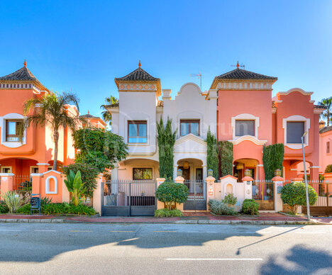 Villa La Alzambra - Semi-Detached Villa in Puerto Banús, Marbella