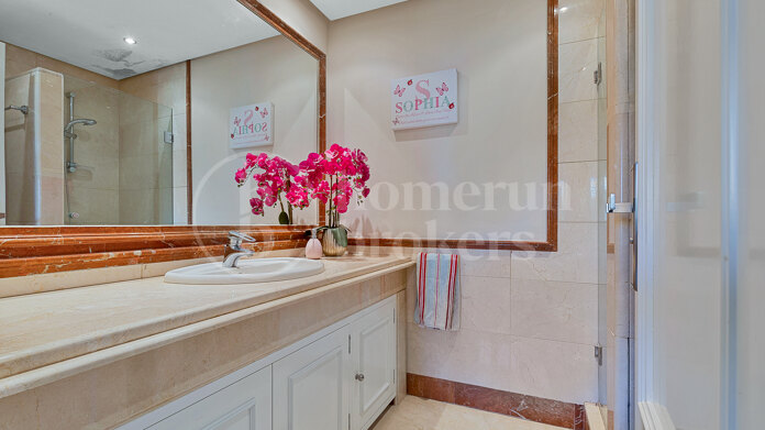 Villa La Alzambra - Semi-Detached Villa in Puerto Banús, Marbella