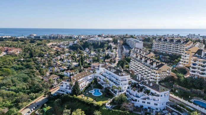 Penthouse Zafiro - Modern Luxury Living in Nueva Andalucía