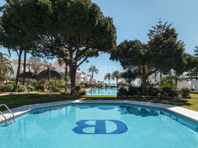 Casa Coral - Frontline Beach Apartment in Marbella Golden Mile