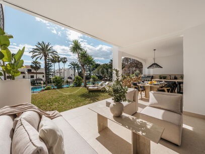 Casa Coral - Frontline Beach Apartment in Marbella Golden Mile