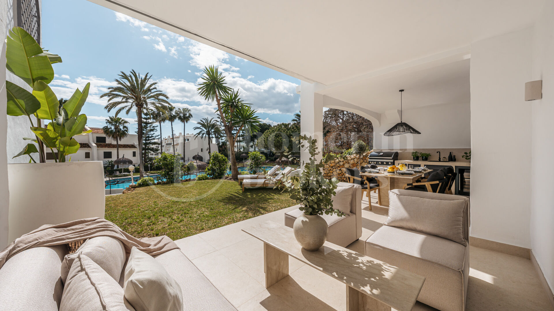 Casa Coral - Frontline Beach Apartment in Marbella Golden Mile