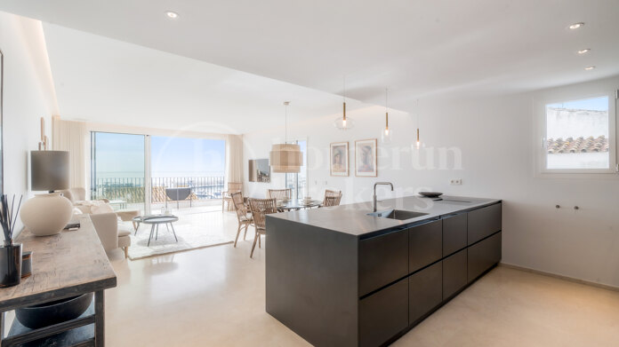 The Penthouse - Modern Penthouse in Puerto Banús Marina, Marbella