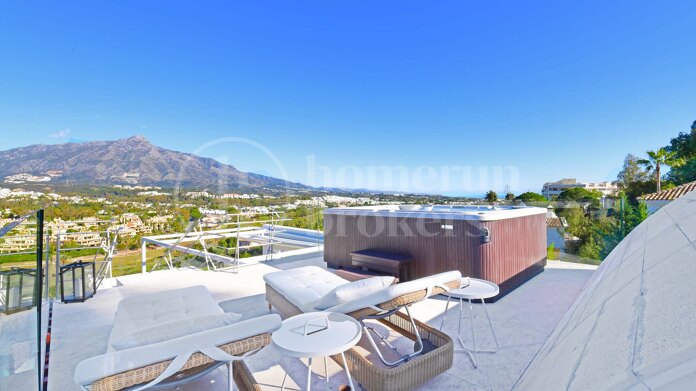 Casa Blanca, Panoramic view of La Concha and Mediterranean Sea View