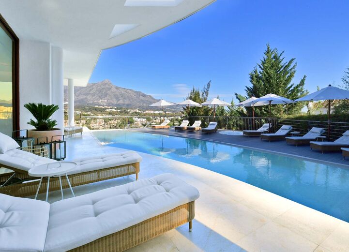 Luxury Villa For Sale In Los Naranjos