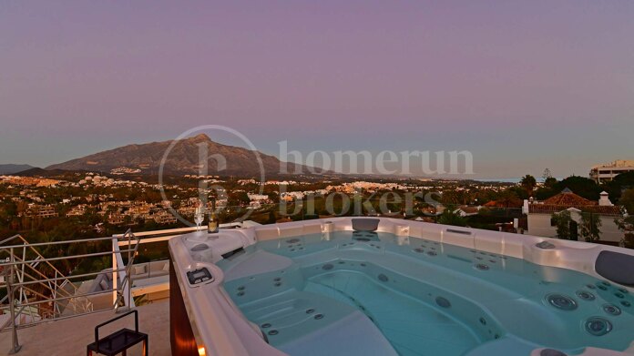 Casa Blanca, Panoramic view of La Concha and Mediterranean Sea View