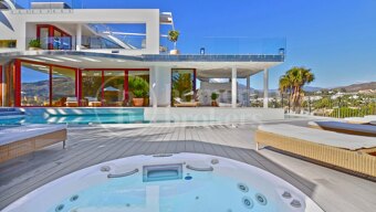 Casa Blanca, Panoramic view of La Concha and Mediterranean Sea View