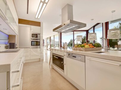 Casa Blanca - Panoramic La Concha and Mediterranean Sea View