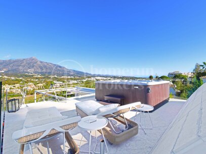 Casa Blanca - Panoramic La Concha and Mediterranean Sea View