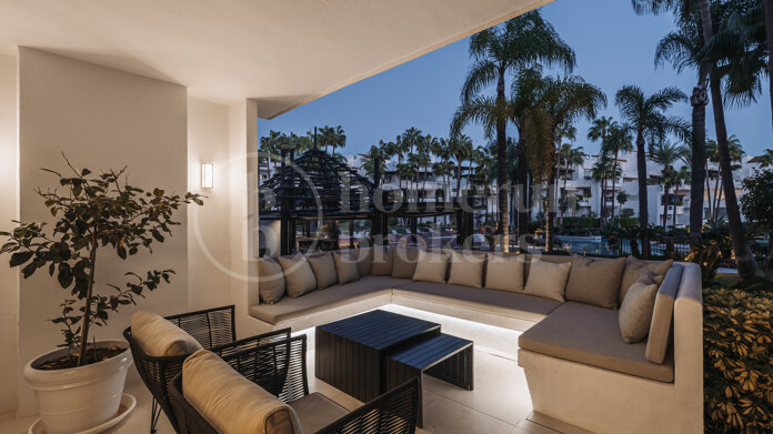 Apartment Aura 7 - Luxury Living in Puente Romano