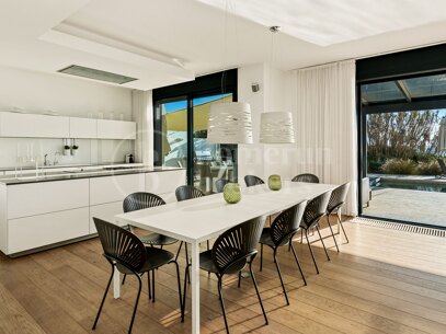 Villa Costabella - Frontline Beach in Marbella East