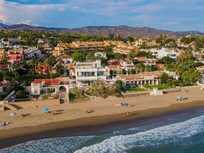 Villa Costabella - Frontline Beach in Marbella East