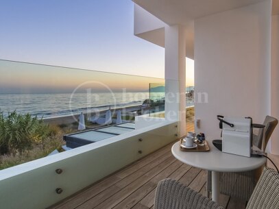Villa Costabella - Frontline Beach in Marbella East