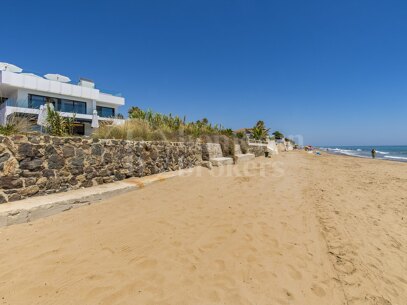 Villa Costabella - Frontline Beach in Marbella East