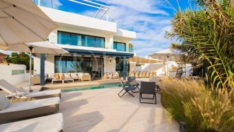 Villa Costabella - Frontline Beach in Marbella East