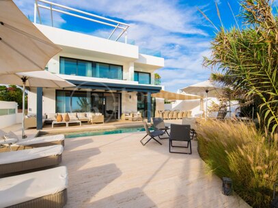 Villa Costabella - Frontline Beach in Marbella East