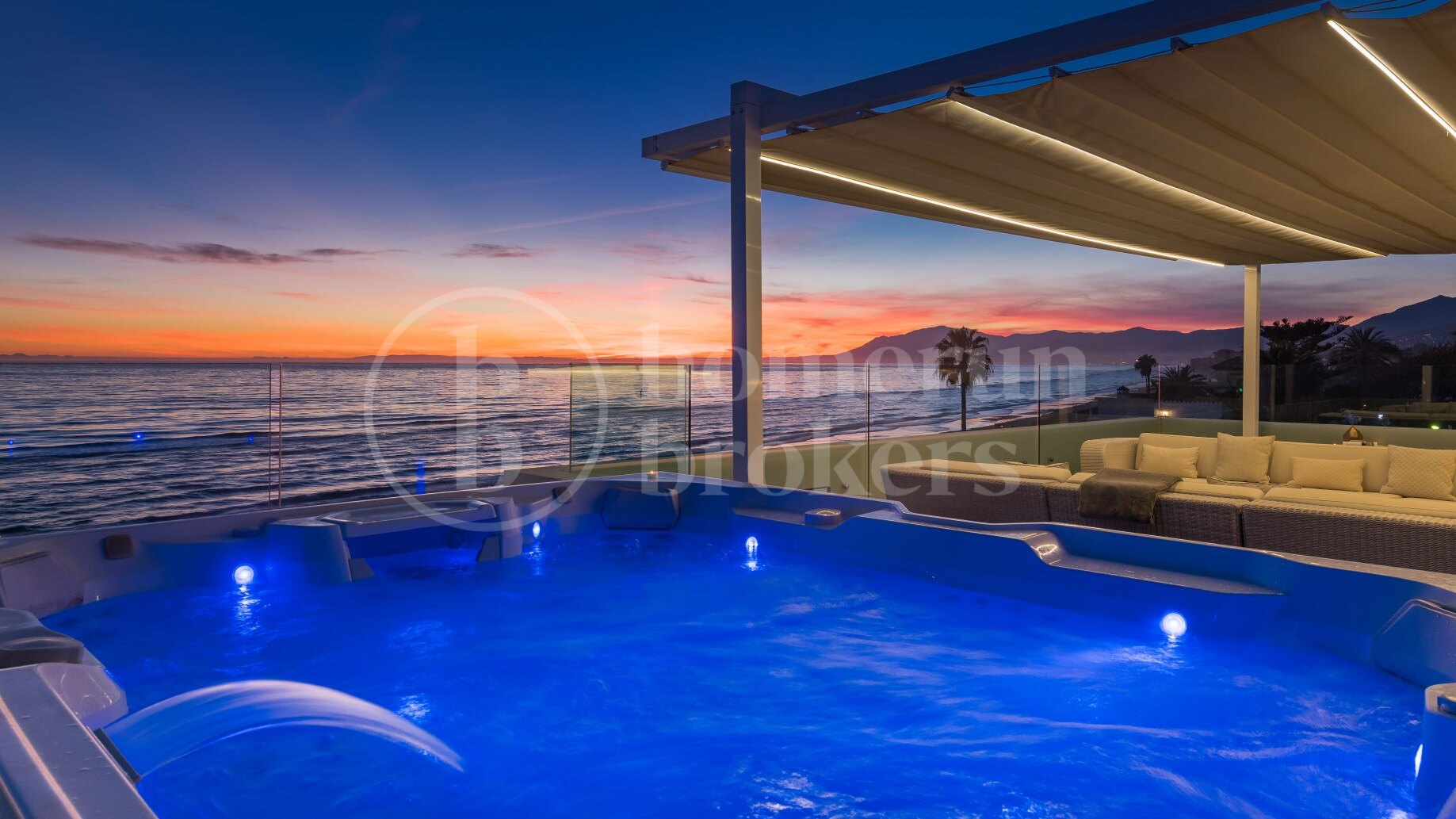 Villa Costabella - Frontline Beach in Marbella East