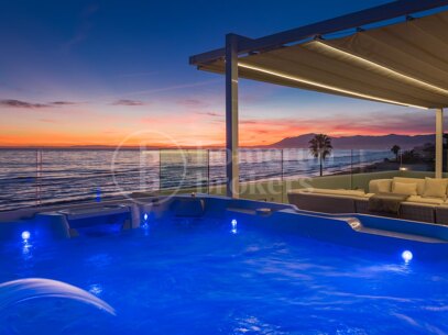 Villa Costabella - Frontline Beach in Marbella East