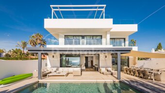 Villa Costabella - Frontline Beach in Marbella East