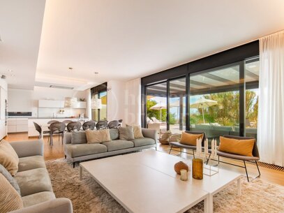 Villa Costabella - Frontline Beach in Marbella East