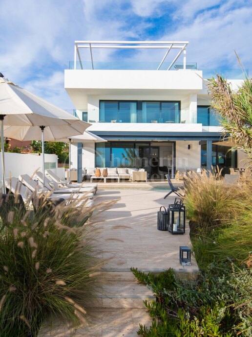 Villa Costabella - Frontline Beach in Marbella East