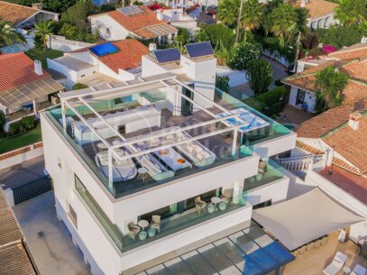 Villa Costabella - Frontline Beach in Marbella East
