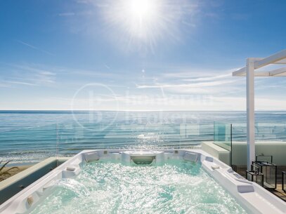 Villa Costabella - Frontline Beach in Marbella East