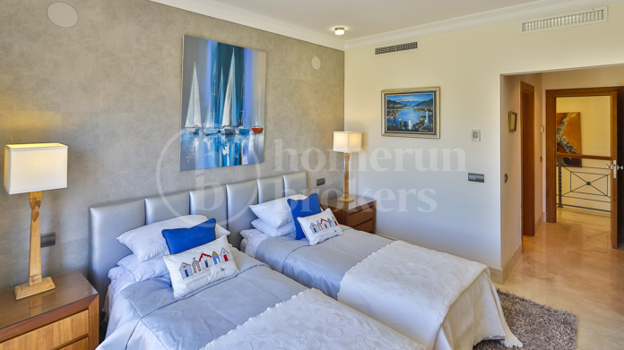 Villa Arqueros - Front Line Golf with sea views in Los Arqueros, Benahavis