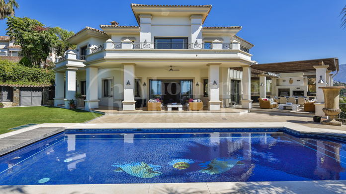 Villa Arqueros - Front Line Golf with sea views in Los Arqueros, Benahavis