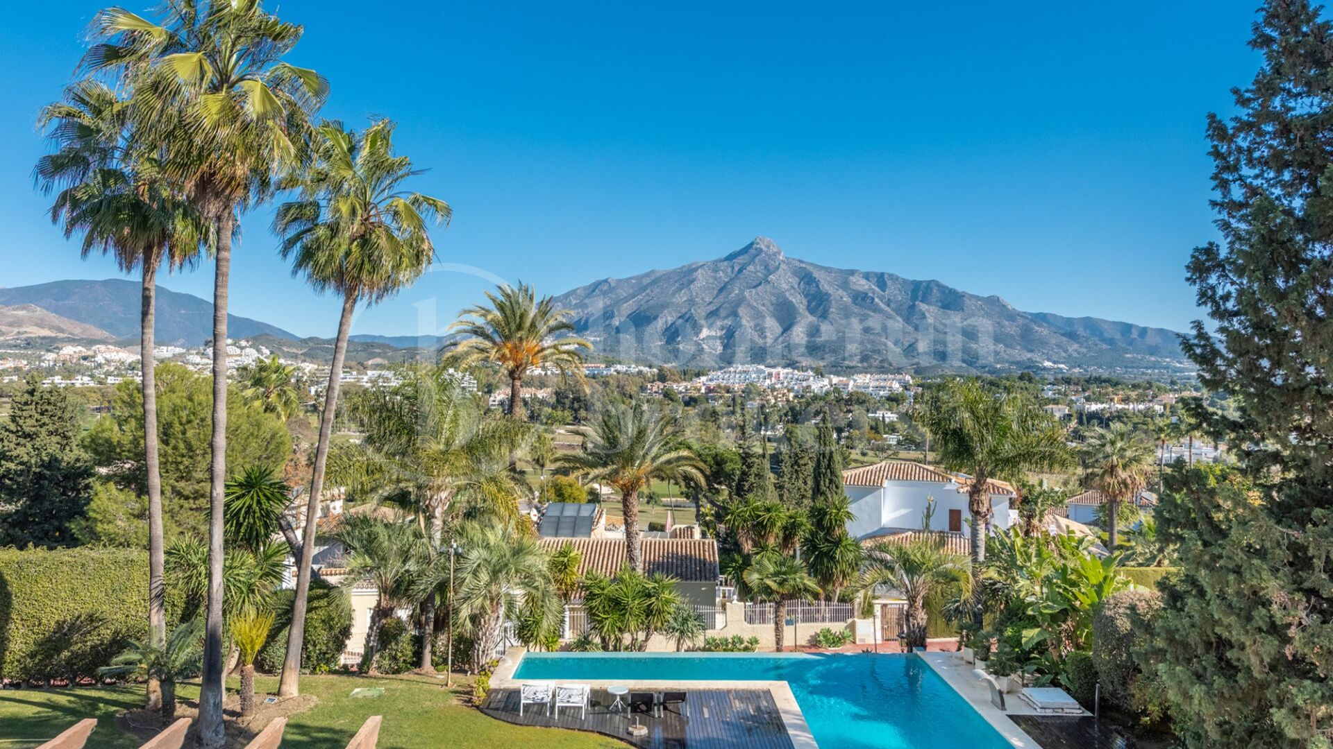 Casa Las Brisas - Renovated Villa in Las Brisas, Nueva Andalucia