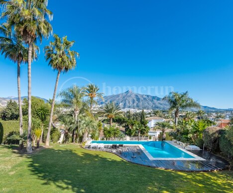 Casa Las Brisas - Renovated Villa in Las Brisas, Nueva Andalucia