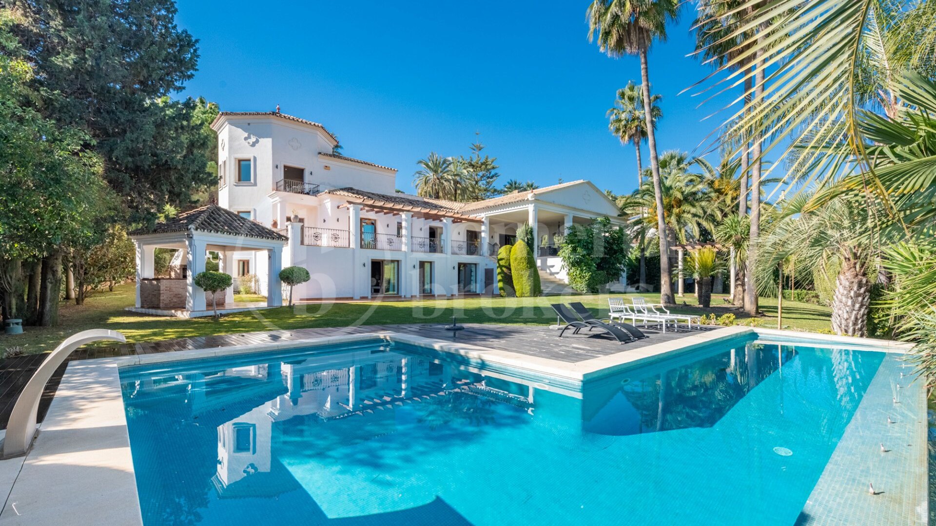 Casa Las Brisas - Renovated Villa in Las Brisas, Nueva Andalucia