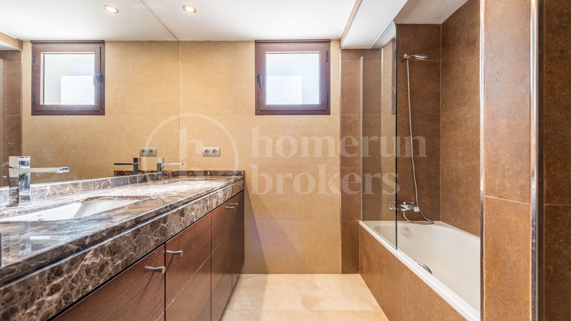 Casa Las Brisas - Renovated Villa in Las Brisas, Nueva Andalucia
